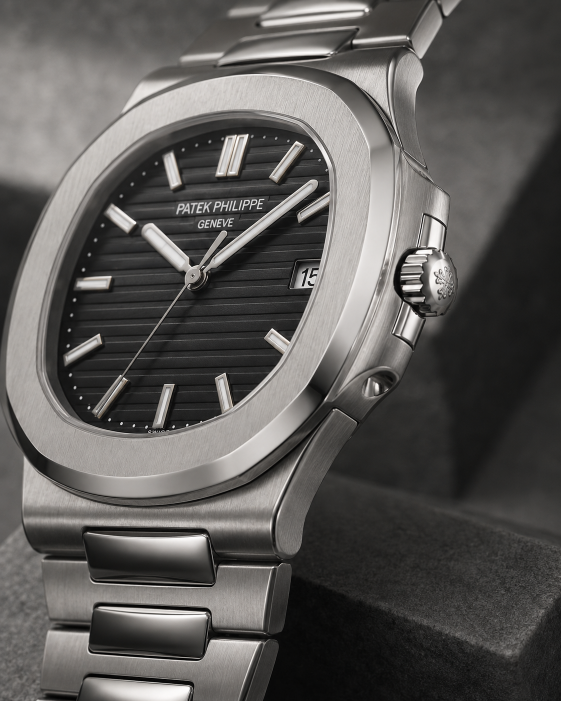 Nautilus Style Deep Dial Men's Watch – Silver